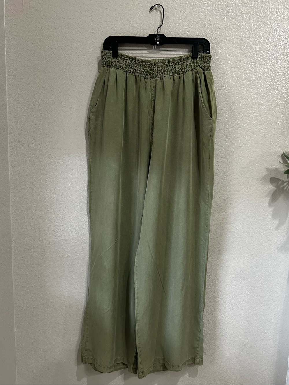 forever 21 Women’s Olive Green Relaxed Elastic-Waist wide Leg Pants Sz 1X TC0275